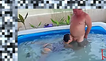 milf fuck in pool