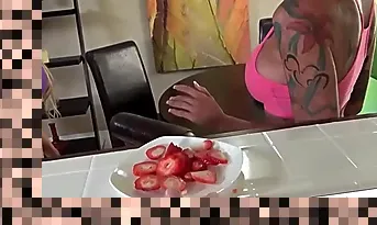 lesbian pussy eating