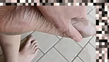 foot worship in public